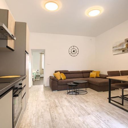 Amphitheater 3+2 Modern Apartment With Terrace, Wifi, Netflix PUY 외부 사진