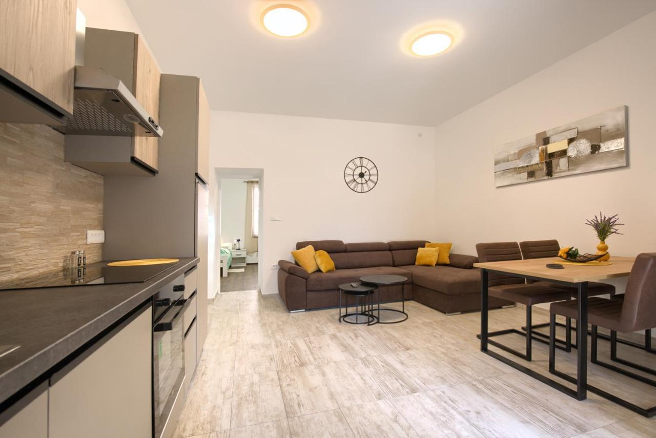 Amphitheater 3+2 Modern Apartment With Terrace, Wifi, Netflix PUY 외부 사진