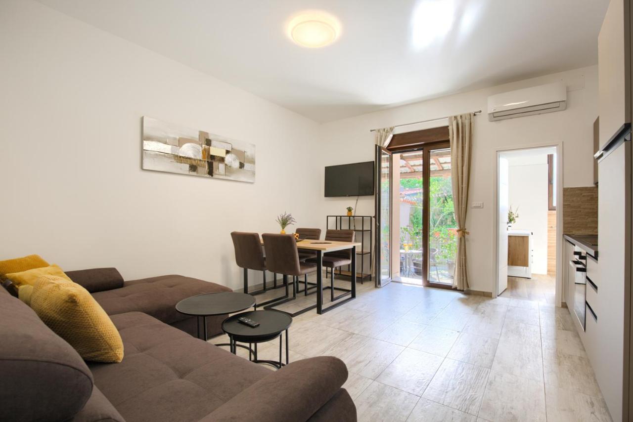 Amphitheater 3+2 Modern Apartment With Terrace, Wifi, Netflix PUY 외부 사진