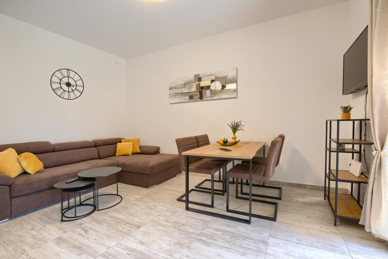 Amphitheater 3+2 Modern Apartment With Terrace, Wifi, Netflix PUY 외부 사진